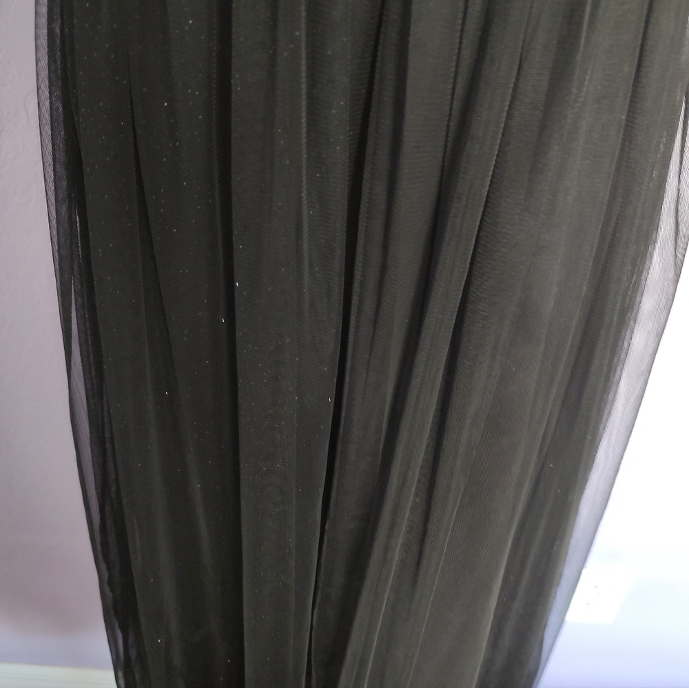 Grecian Goddess Look.Pretty,Feminine Netting - Picture 8 of 12